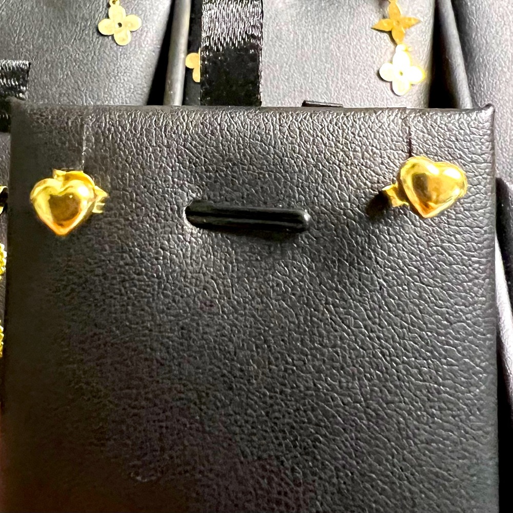 18K Heart Stud Earrings 1g 6mm